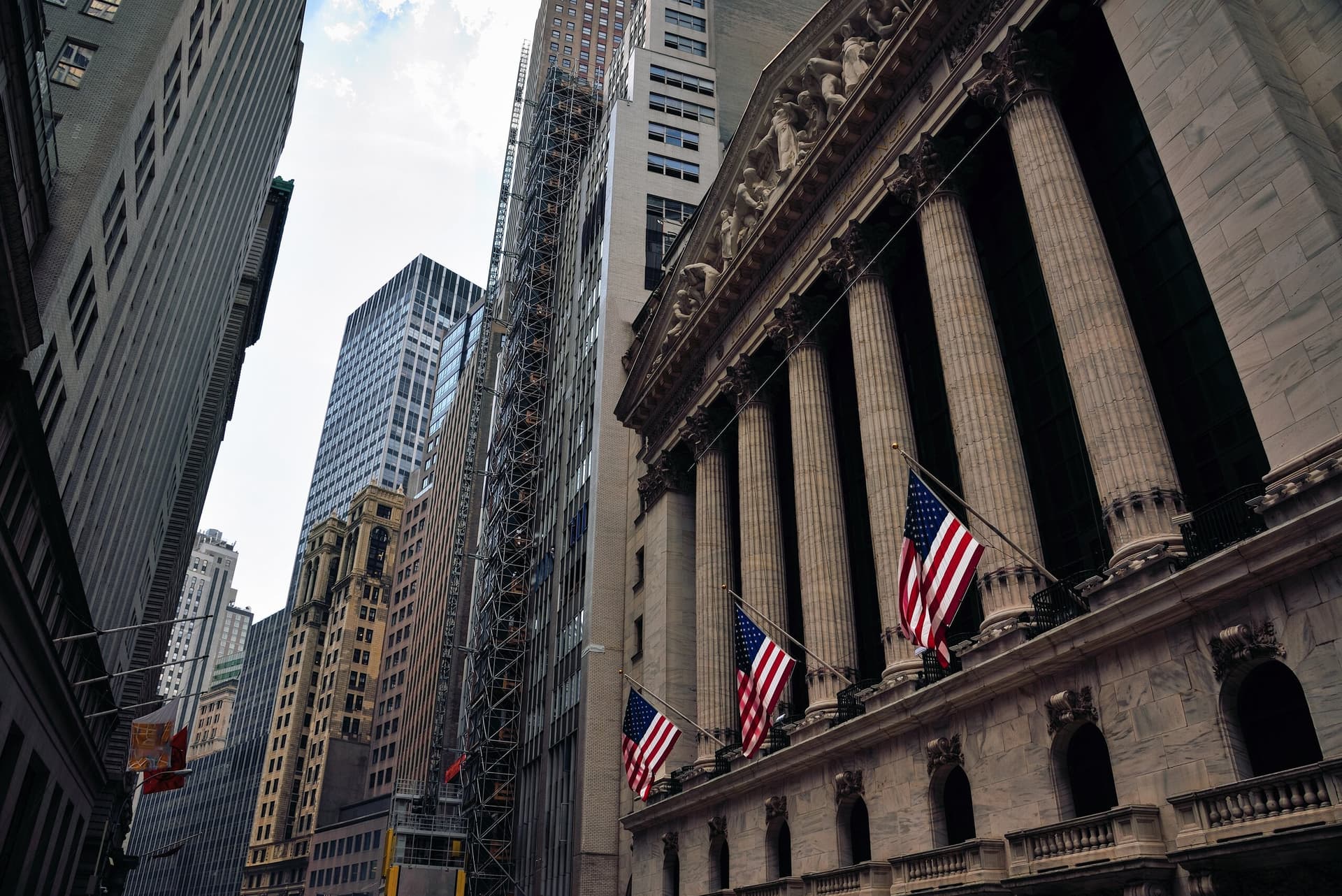Here Are Monday’s Top Wall Street Analyst Research Calls: Alphabet, Clean Harbors, Ford, Huntington Bancshares, Rivian, Rocket Lab, Terawulf, Vale, Warner Bros. Discovery, and More - 24/7 Wall St.