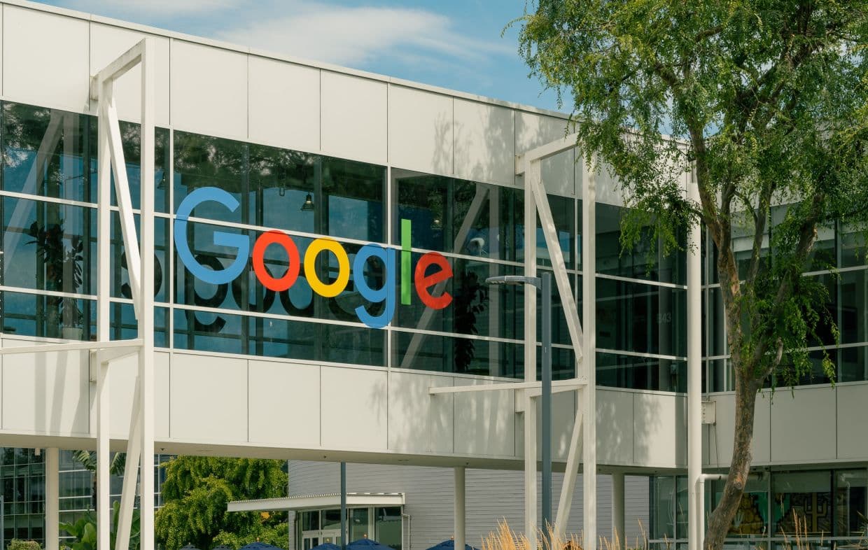 Google frappé d'une amende de 1 milliard de dollars US pour abus de pouvoir en Europe