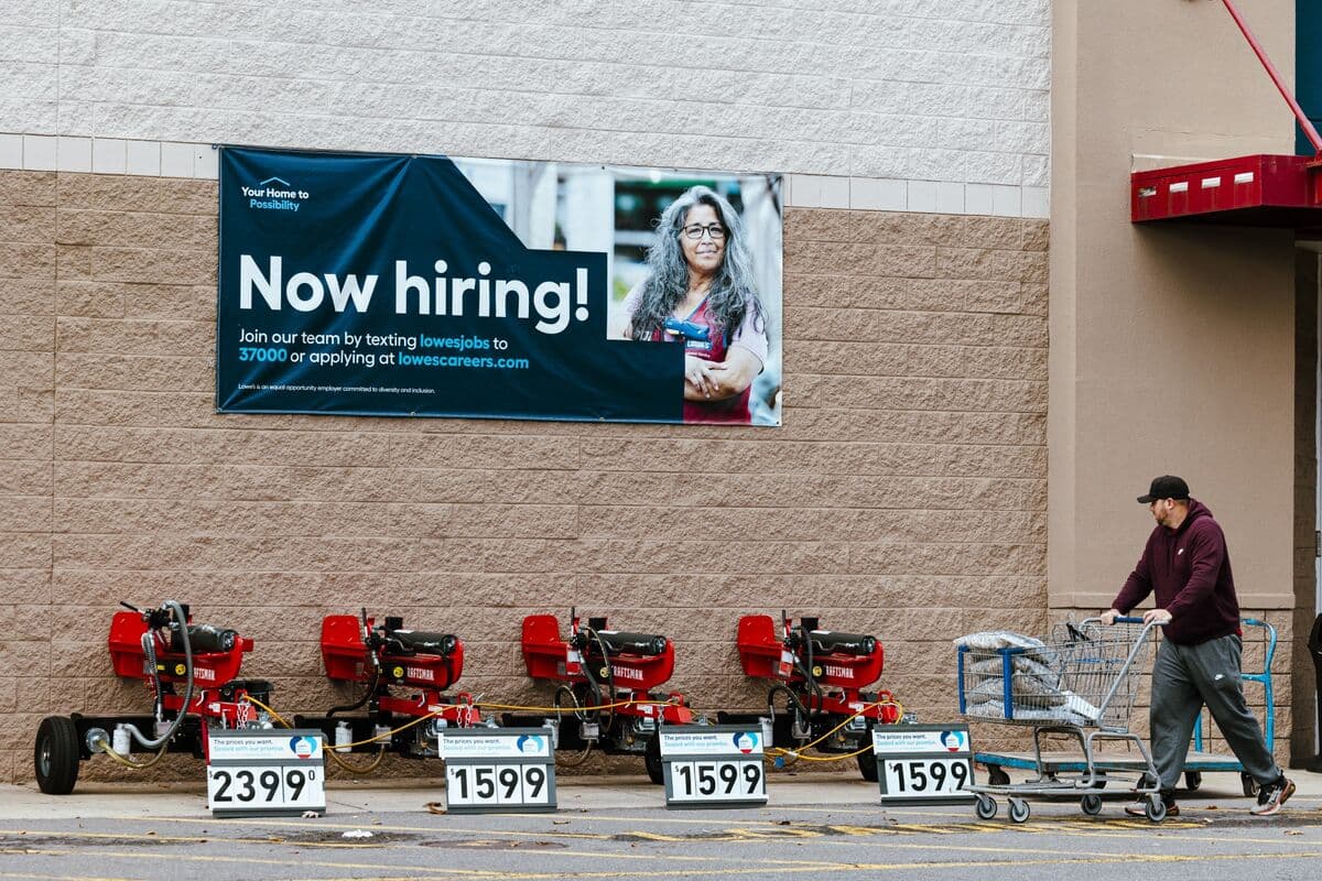 Charting the Global Economy: US Hiring Slows, Eurozone CPI Cools - Bloomberg