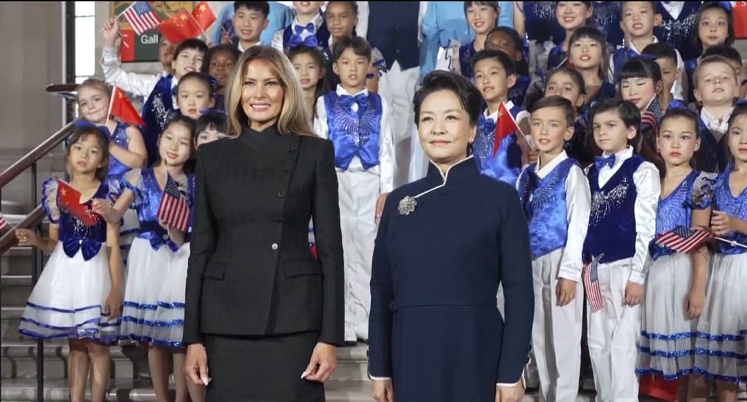 First Ladies aus China und den USA besuchen das National Museum of Asian Art - Dubai Public Relations Hub