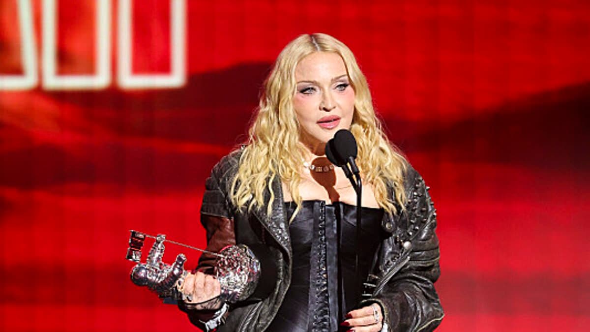 VMAs viewers urge organizers to 'pull the plug' on award show after being plagued by problems: 'It feels like a funeral'