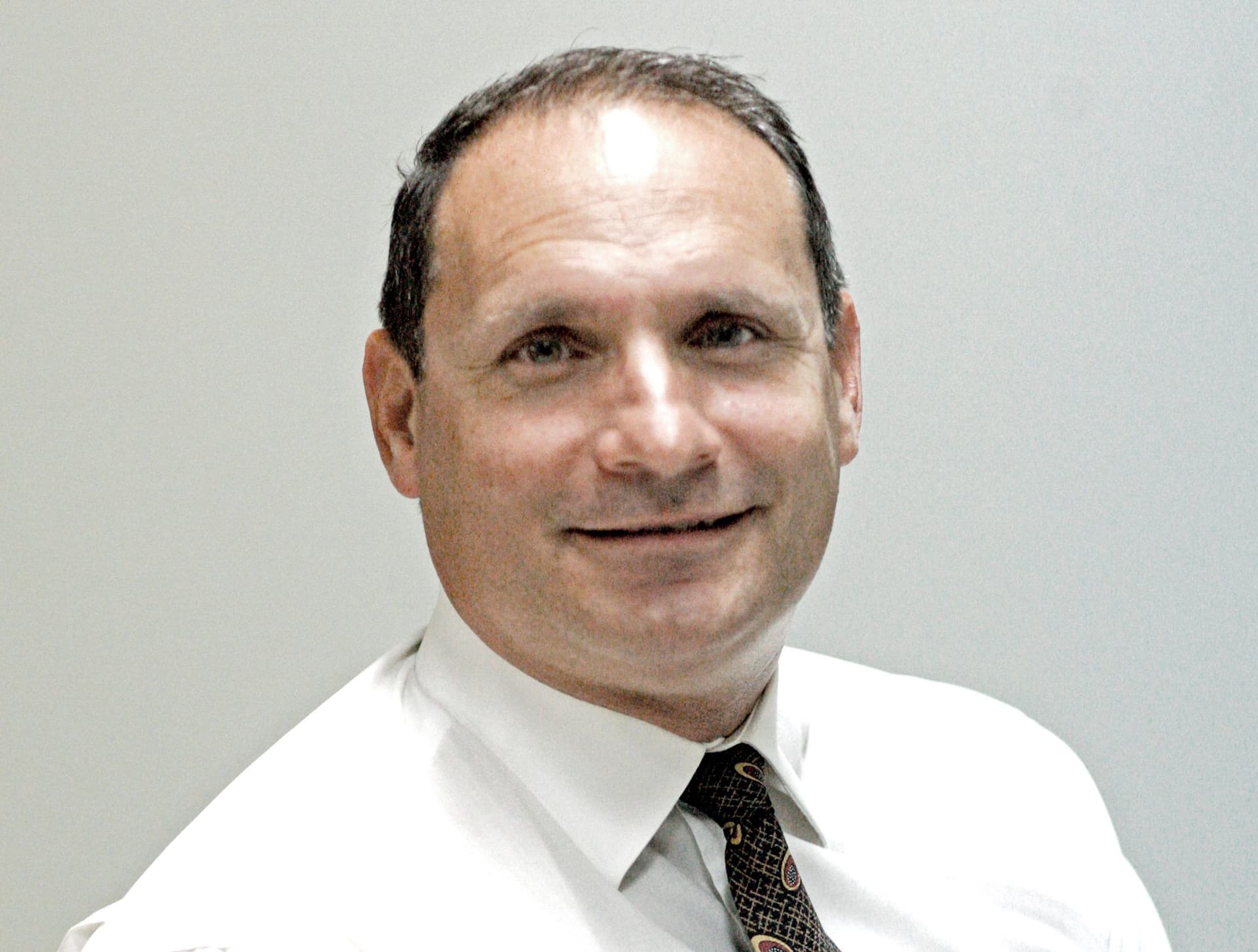 Investors balance market momentum with lingering uncertainty