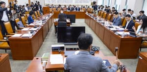 Ruling party slows prosecution reform drive amid mounting criticism - The Korea Herald