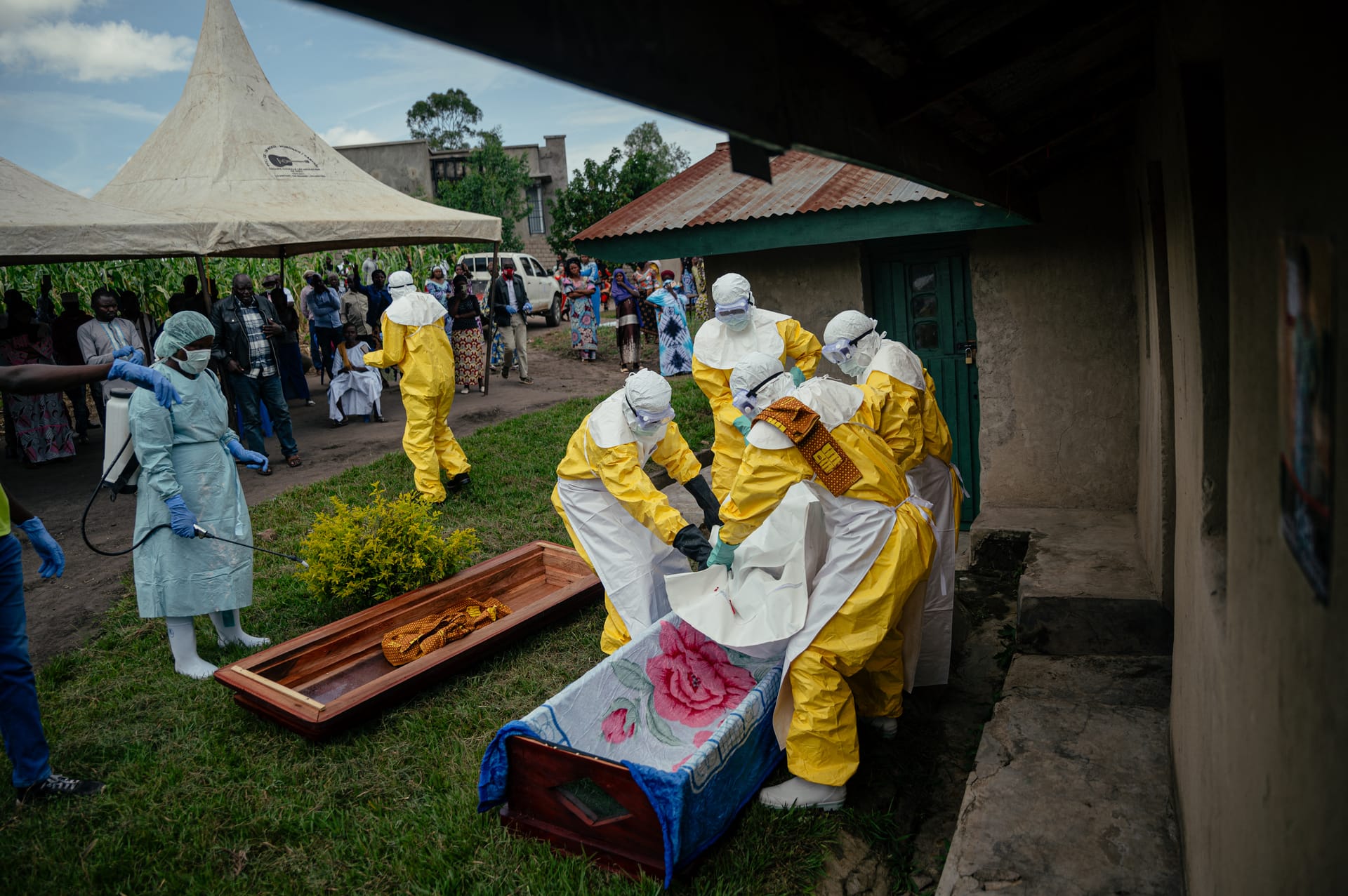O Surto Atual de Ebola é Menos Mortal que Ondas Passadas, mas os Riscos Continuam Altos