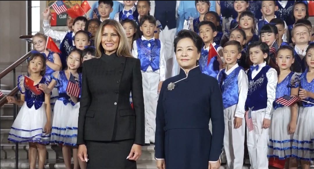 First Ladies aus China und den USA besuchen das National Museum of Asian Art - Dubai Public Relations Hub