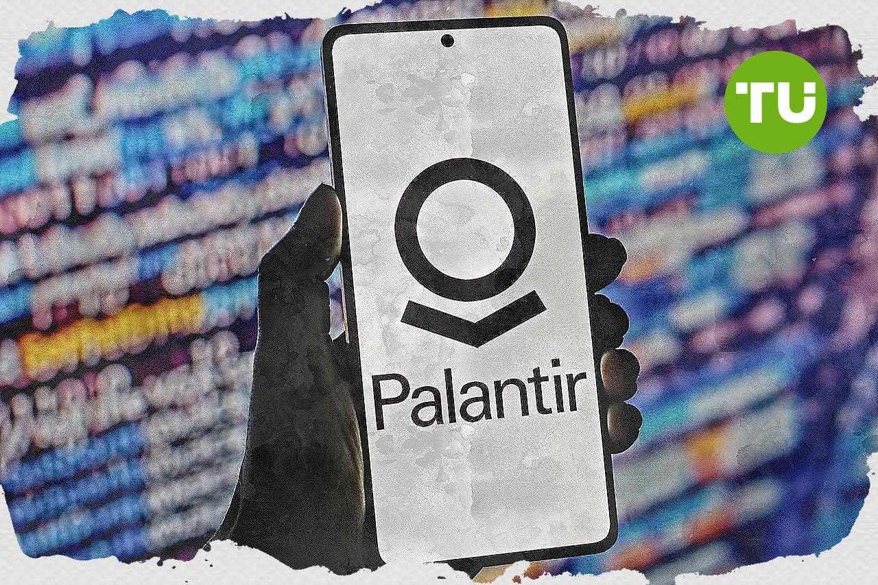 Director Alexander D. Moore insider share sale weighs on Palantir stock below $173.42 support