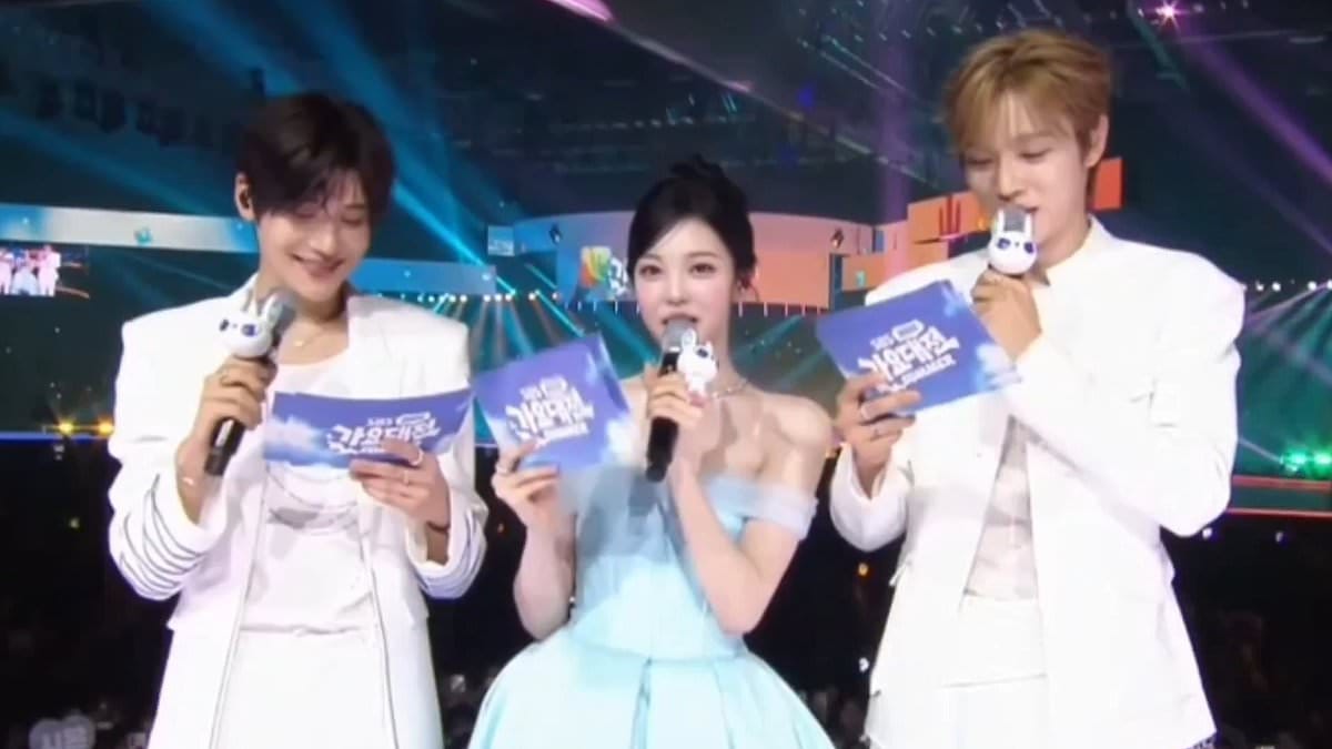 Awkward moment K-pop stars freeze on TV during awards show blunder
