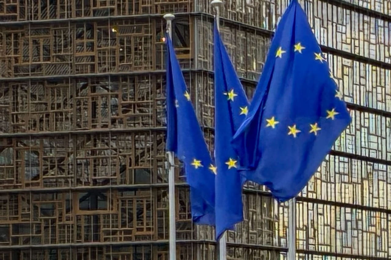 Les dirigeants de l'UE préparent le premier sommet dédié à l'IA alors que la souveraineté technologique devient urgente