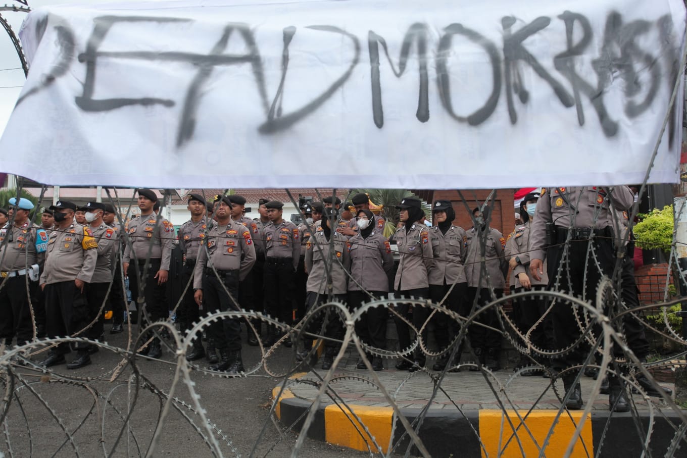 Award puts spotlight on opinion polls’ role in democracy - Politics - The Jakarta Post