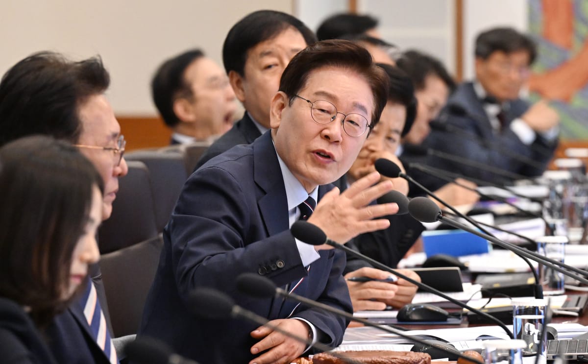 President Lee, to the prosecution, “Anyone can make mistakes; if you do, apologize·withdraw…no infallibility” - 경향신문