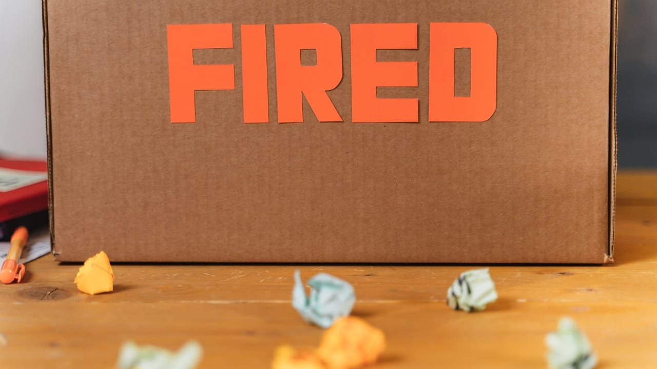 Despidos tecnológicos alcanzan los 1.19 Lakh en 2026: Microsoft, Google y Meta recortan puestos mientras la IA se convierte en la prioridad principal