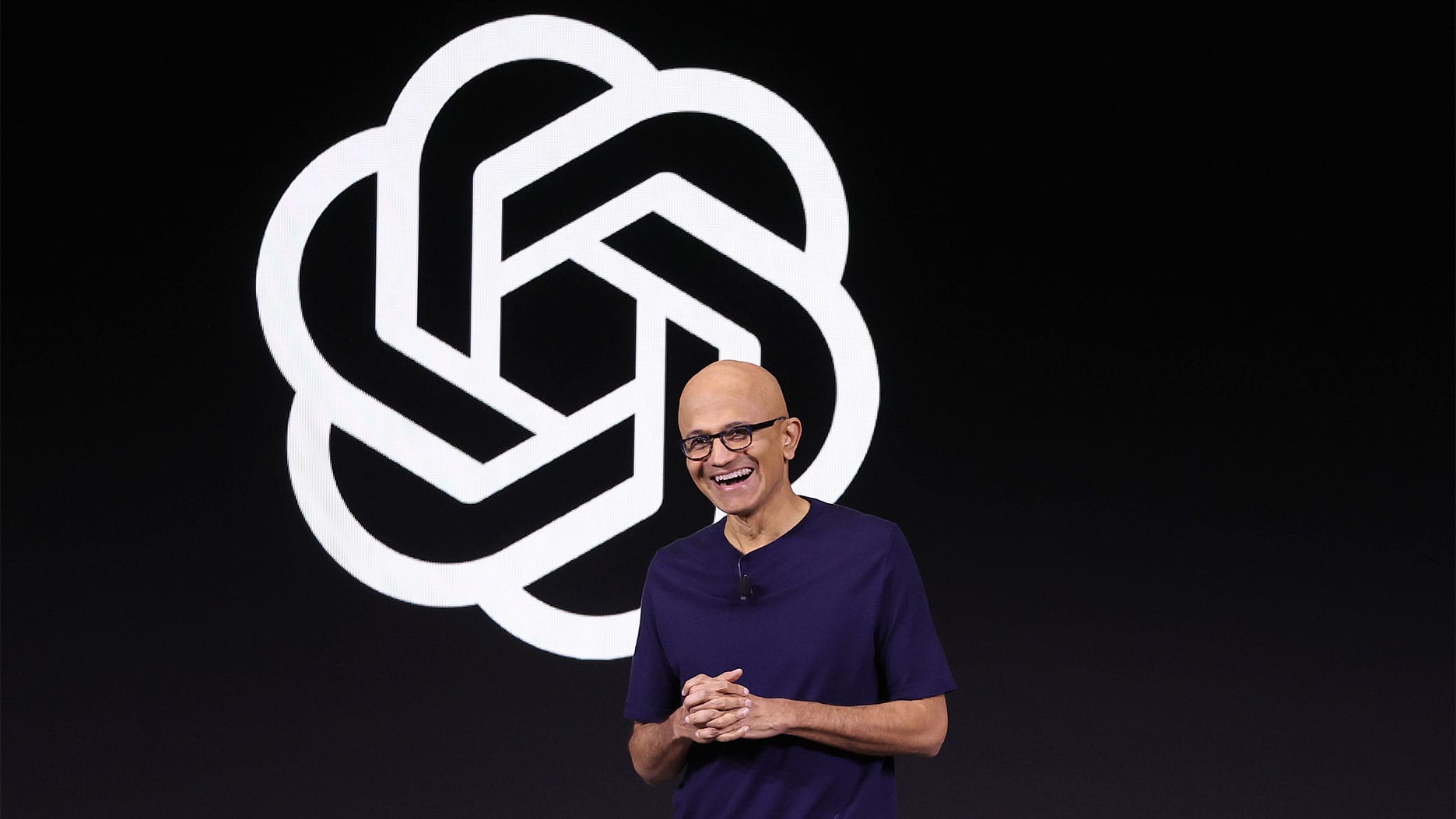Satya Nadella afirma que las empresas que confíen en una sola IA para todo podrían no sobrevivir