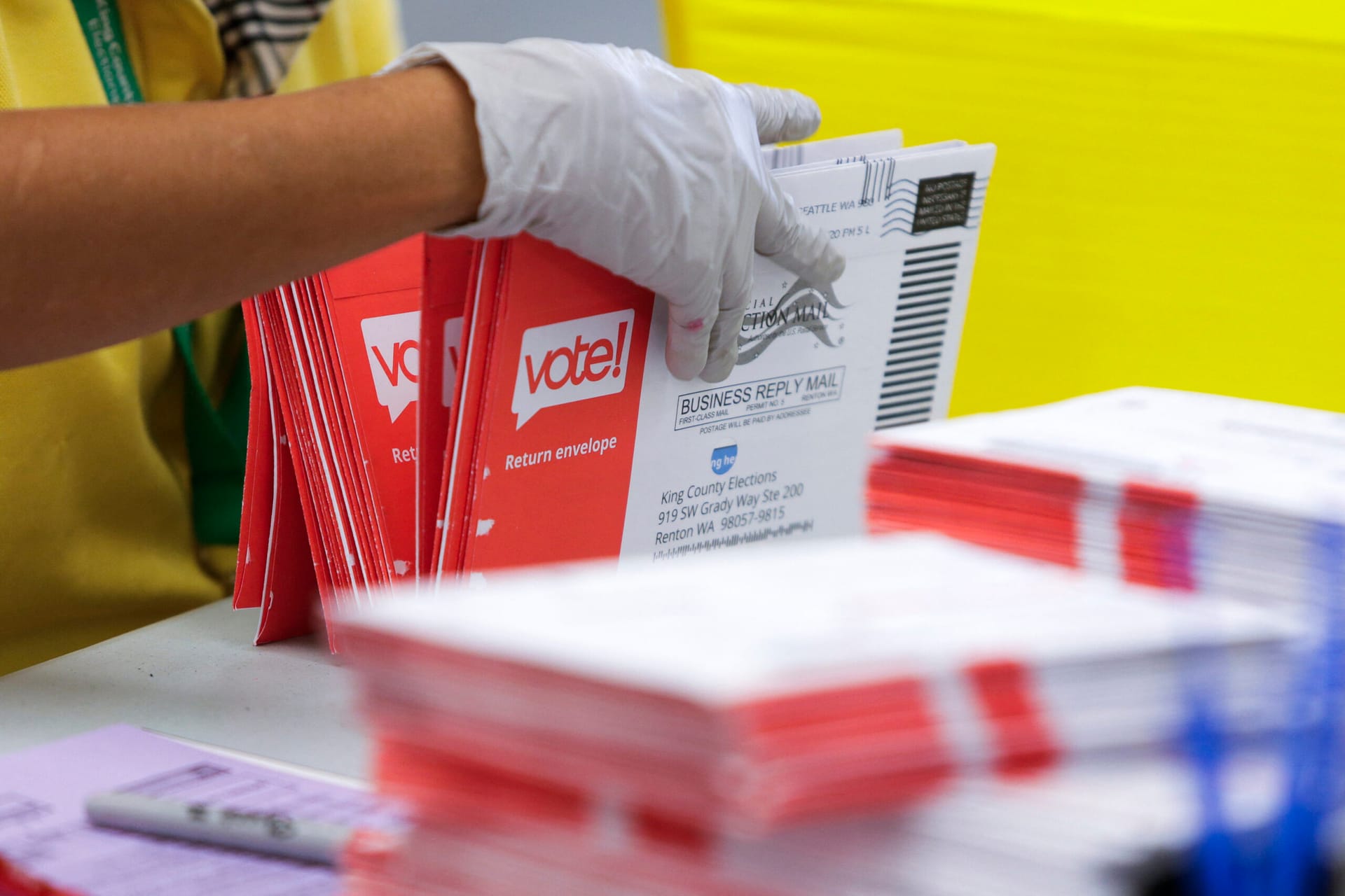 La administración Trump pide al tribunal de apelaciones que restablezca la norma del USPS contra el voto por correo - Democracy Docket