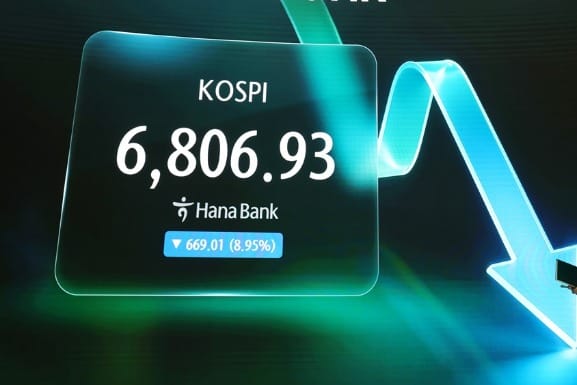 Las acciones coreanas sufren otro Lunes Negro mientras el Kospi cae por debajo de 7.000 debido al desplome de los chips y temores geopolíticos - KED Global