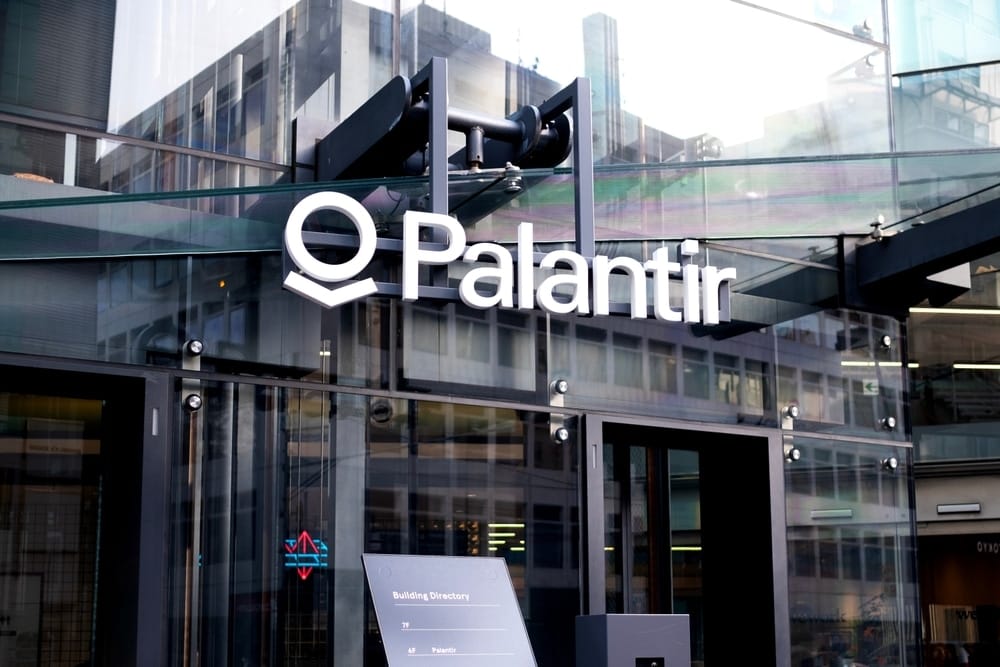 Palantir 執行長在訪談中痛批 AI 產業「他媽的瘋了」