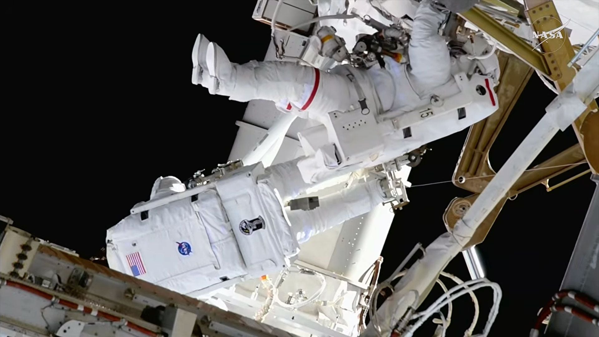 'Un altro passo': gli astronauti della NASA effettuano una passeggiata spaziale di 6,5 ore per preparare la ISS all'aggiornamento dei pannelli solari