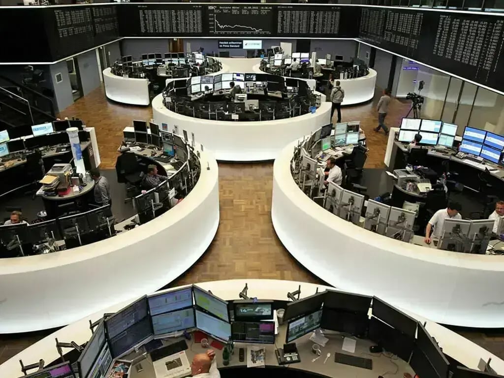 European shares inch higher as easing oil prices lift sentiment, earnings awaited - Markets - Business Recorder