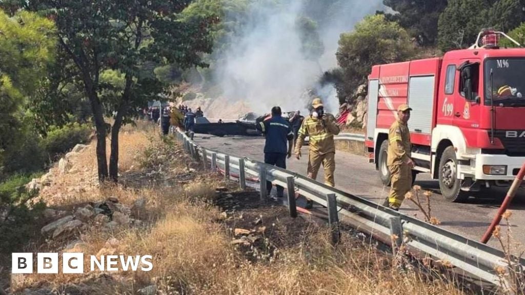 Due membri dell'equipaggio uccisi mentre un pilota britannico sopravvive dopo la collisione di due elicotteri antincendio in Grecia