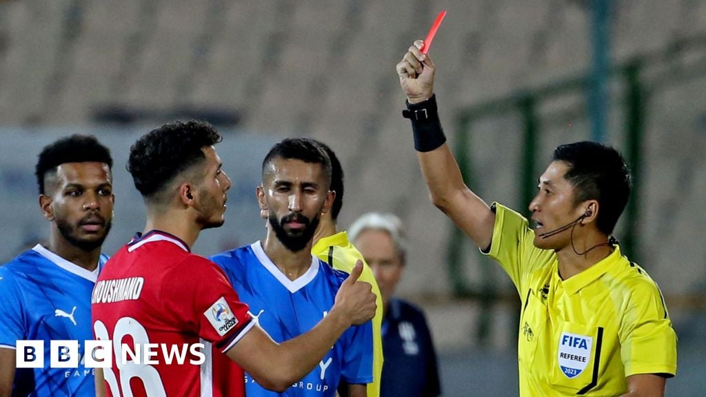 Zonder team op het veld: Chinese fans vestigen hoop op WK-scheidsrechter
