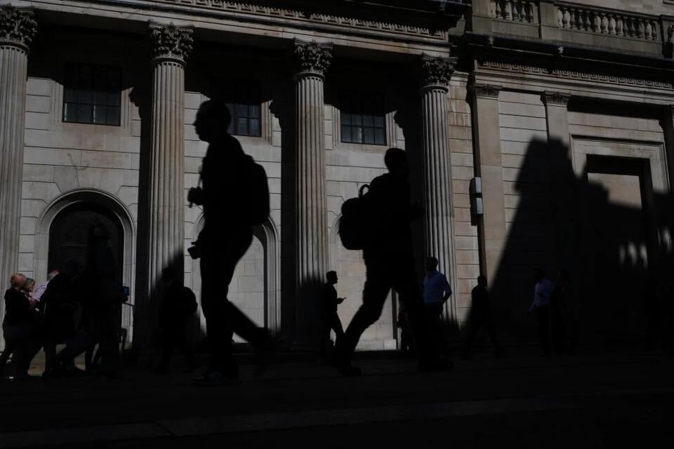 Bank of England ने दरों को यथावत रखा लेकिन जल्द ही बढ़ोतरी के लिए तैयार दिख रहा है - NewsBreak