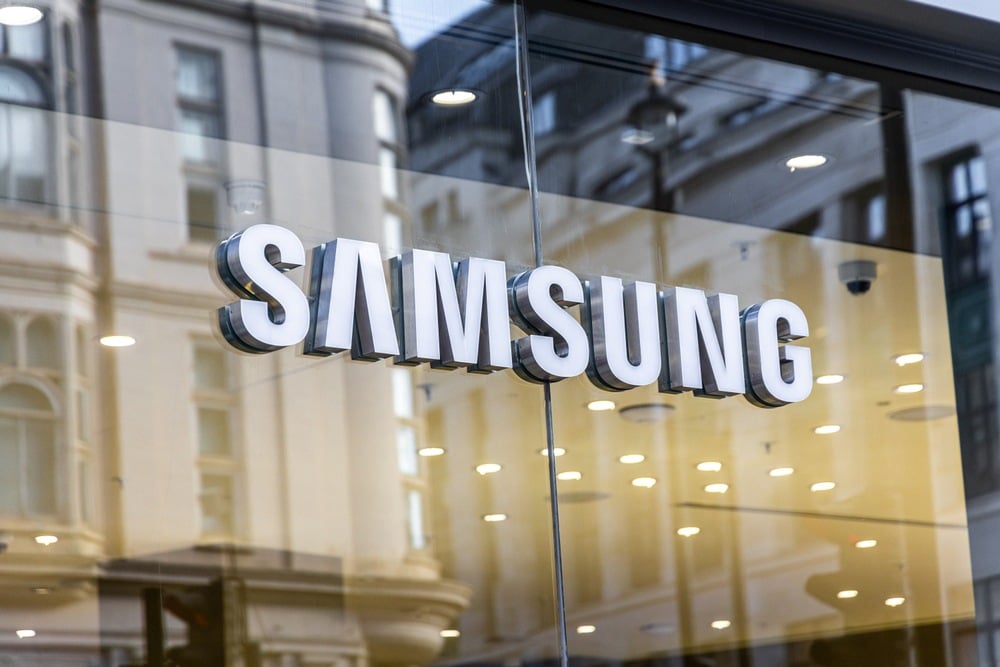 亞股強勢反彈：日經指數重返 70,000 大關，Samsung 飆升 4% 領漲晶片股，SoftBank、Kioxia 與 SK Hynix 同步飆升