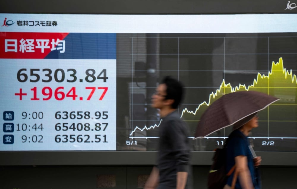 I mercati asiatici vacillano tra il frenesia per l'IA e i timori per la guerra in Iran