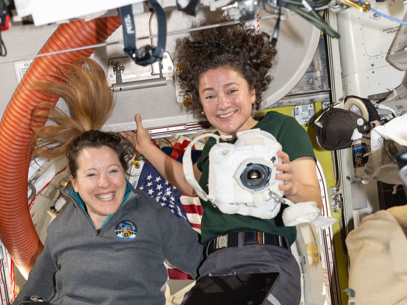 Expedition 75 werkt aan wetenschappelijke hardware, ruimtepakken en opnames van de crew - NASA