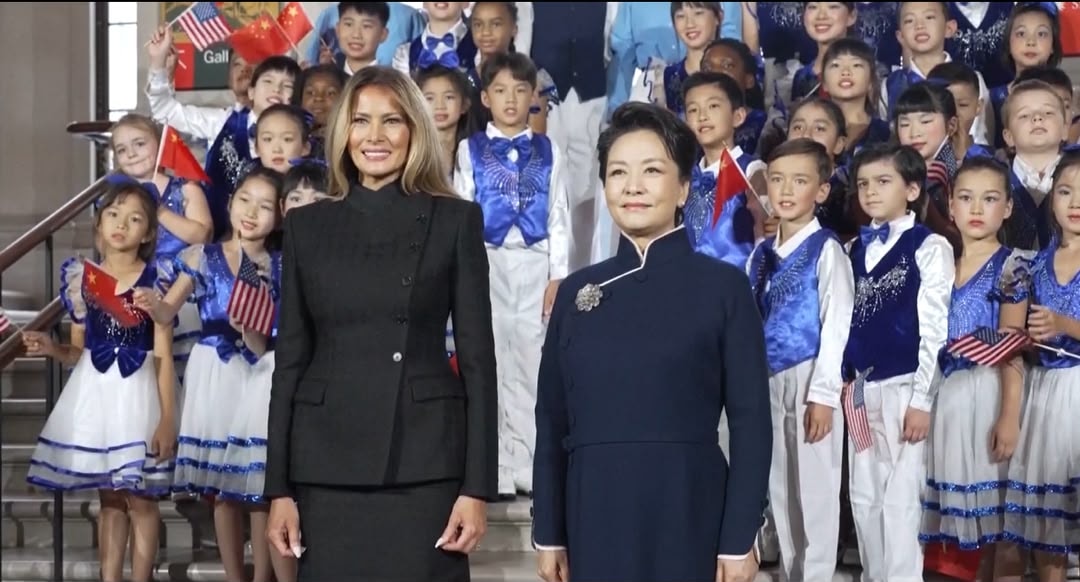 First Ladies aus China und den USA besuchen das National Museum of Asian Art - Dubai Public Relations Hub