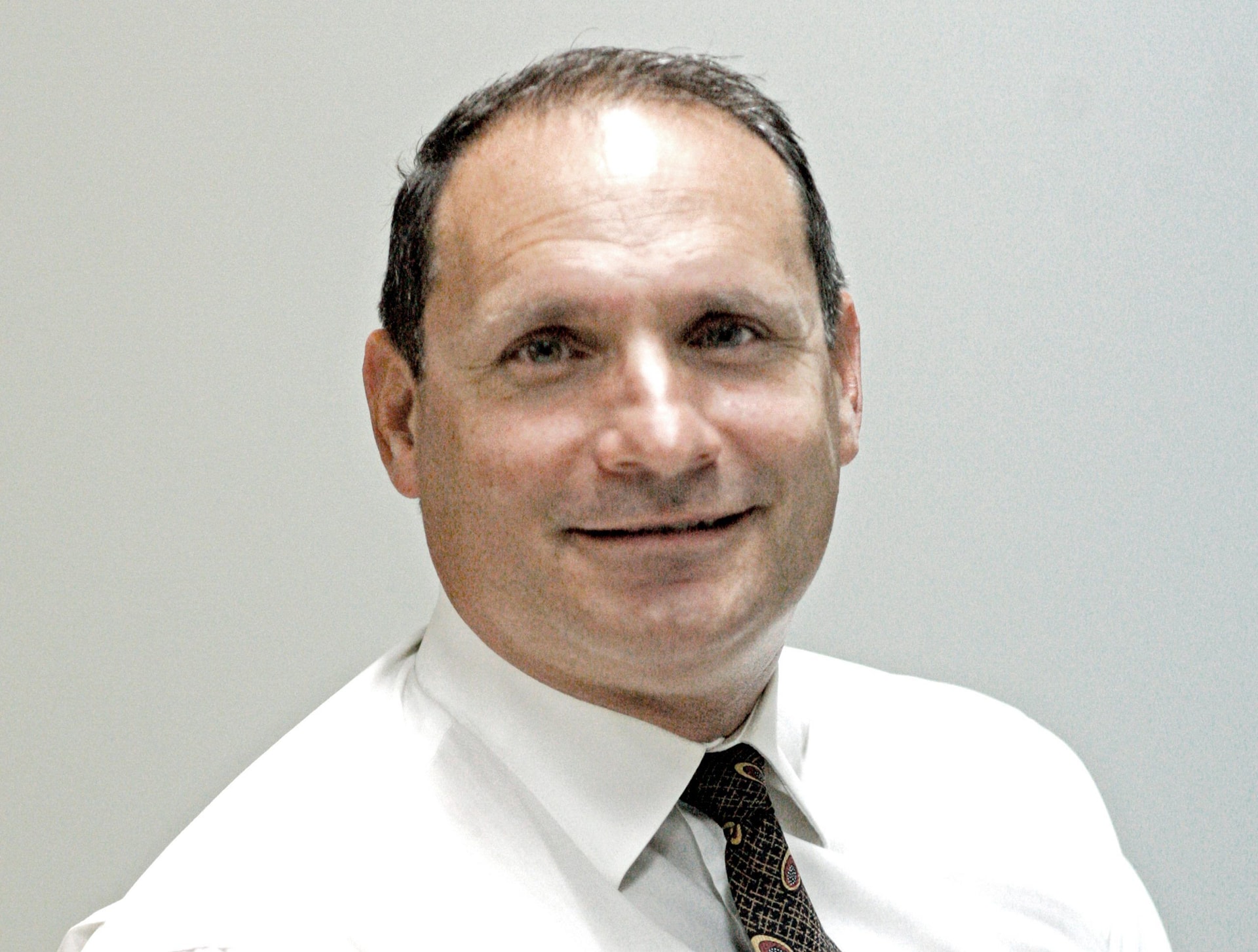 Investors balance market momentum with lingering uncertainty