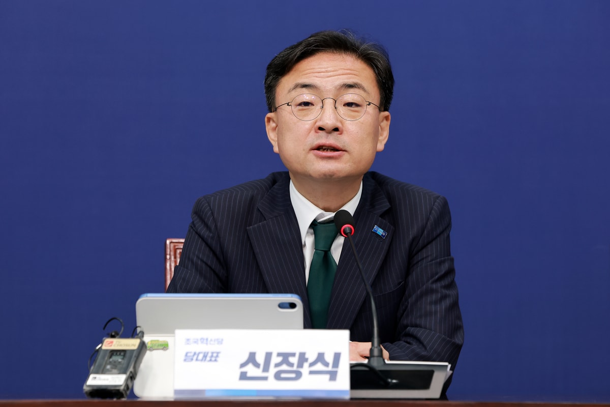 Rebuilding Party Leader Defends Cho Kuk's Remarks on Lee's Legal Risk - Seoul Economic Daily