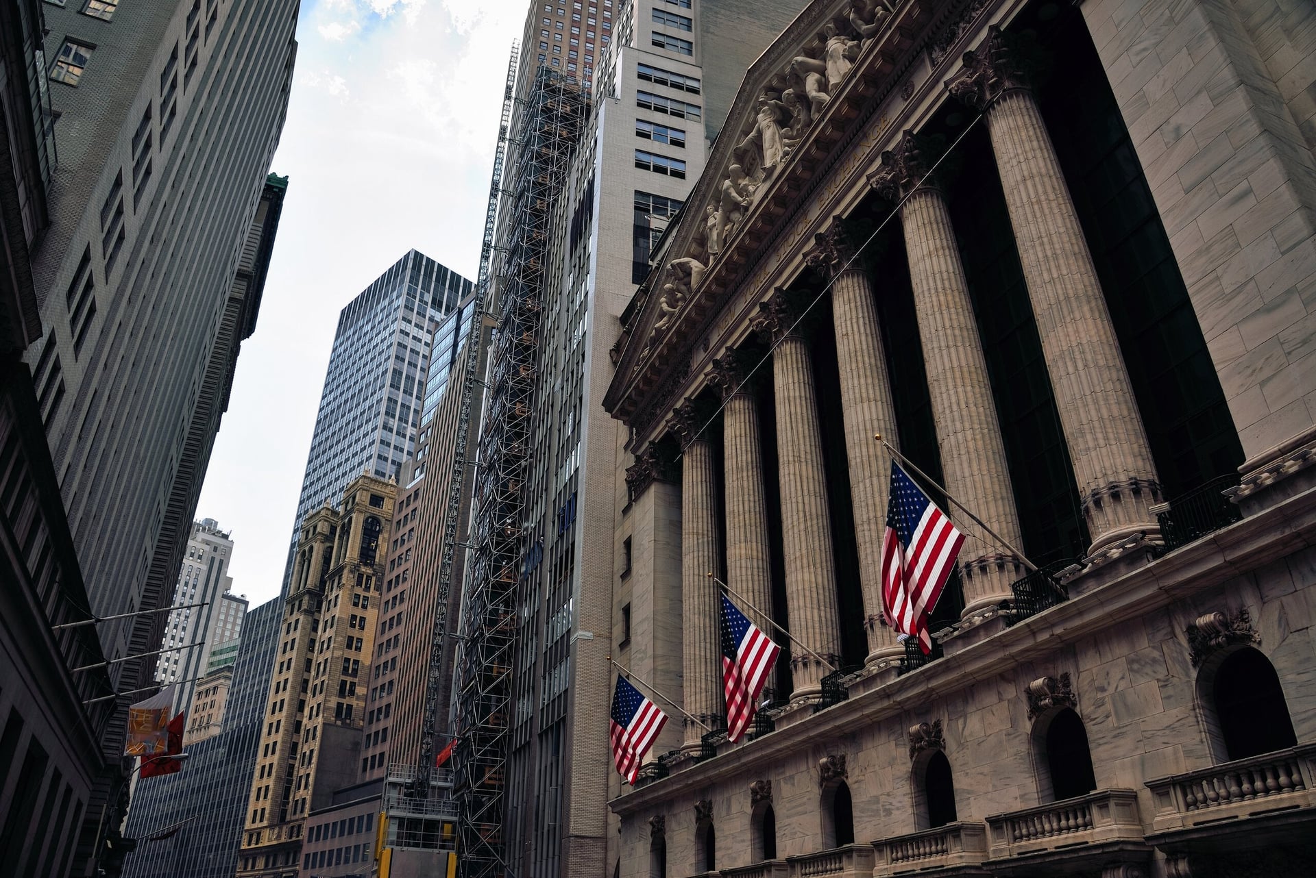 Ecco le principali analisi degli analisti di Wall Street di lunedì: Alphabet, Clean Harbors, Ford, Huntington Bancshares, Rivian, Rocket Lab, Terawulf, Vale, Warner Bros. Discovery e altri - 24/7 Wall St.