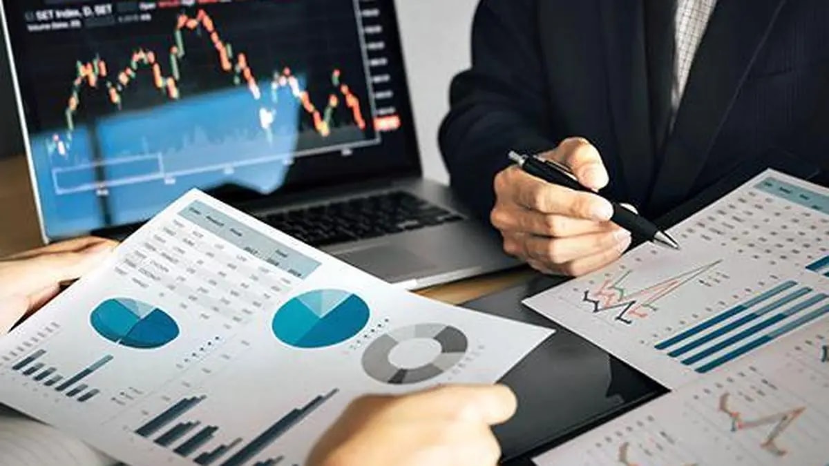 Highlights: 40 Unternehmen präsentieren heute Q1-Ergebnisse - Eternal verzeichnet 92 Cr ₹ Gewinn im 1. Quartal, PAT von Nestlé, Adani Power, Adani Green & SRF steigt, Gewinn von Dr Reddy's Lab bricht ein, NTPC Green, HPCL, IndusInd Bank - The HinduBusinessLine