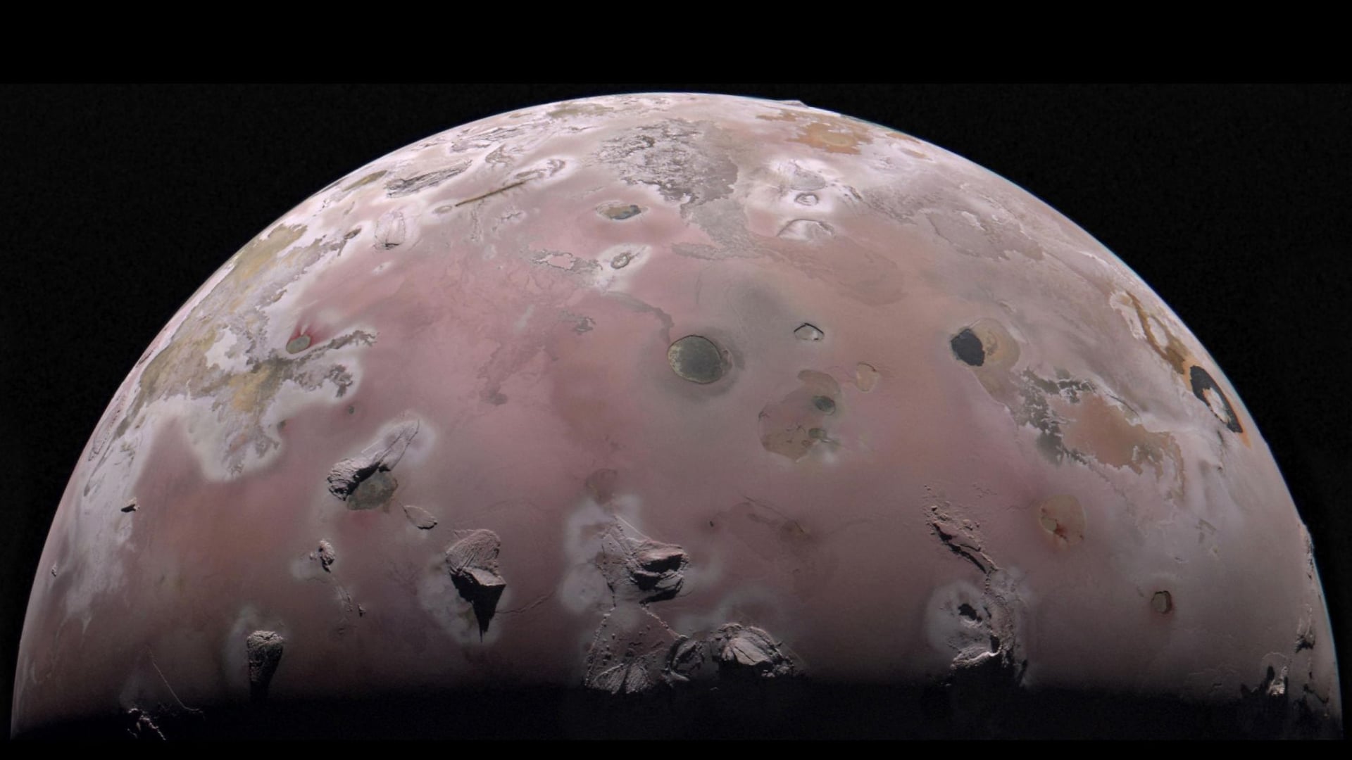 Wat schuilt er onder de vulkanen van Jupiters maan Io? NASA's Juno-sonde heeft zojuist een glimp opgevangen