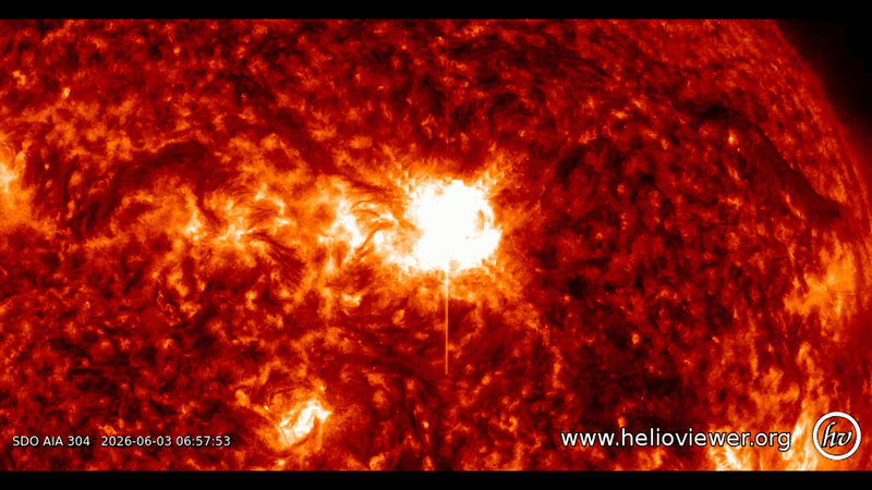 Il Sole erutta con 3 colossali brillamenti solari in meno di 24 ore, aumentando le possibilità di aurore boreali