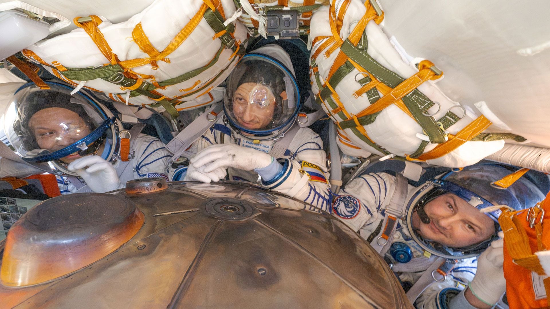 Un astronauta della NASA e 2 cosmonauti tornano sulla Terra dopo 241 giorni nella stazione spaziale