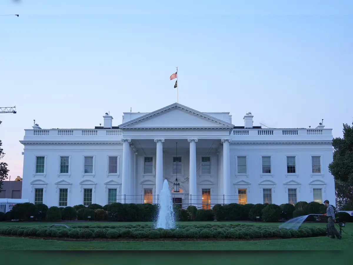 White House Halts OpenAI, Anthropic AI Models Review