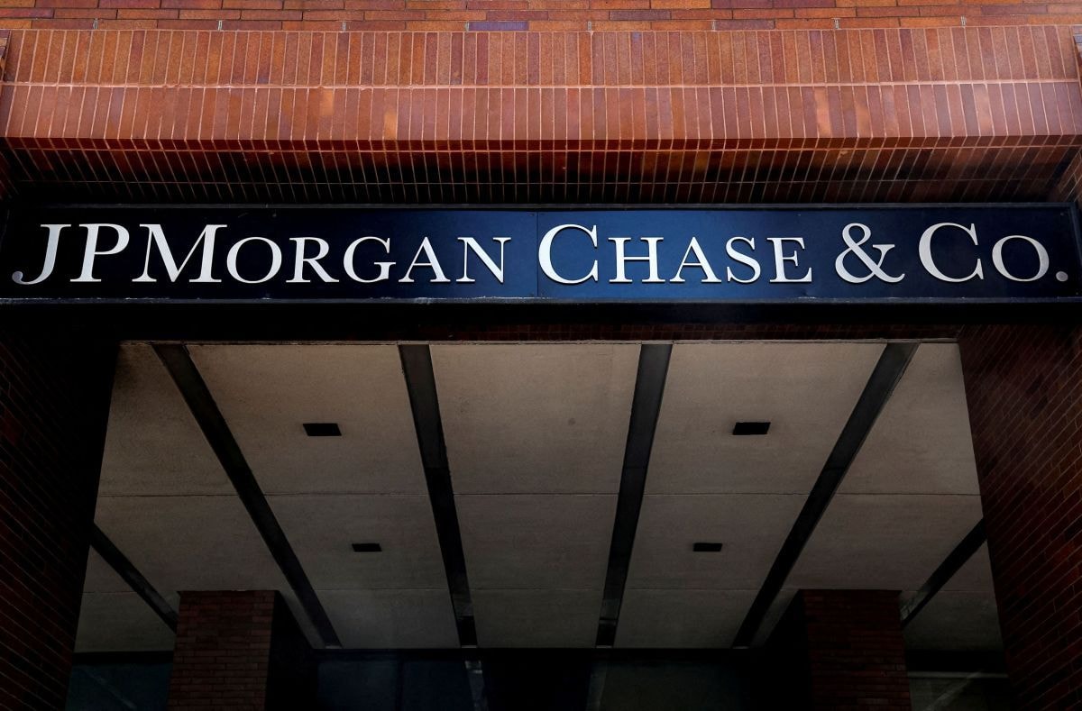 Top 10 Finance Stocks to Consider Buying in 2026 as Sector Benefits from Rate Environment