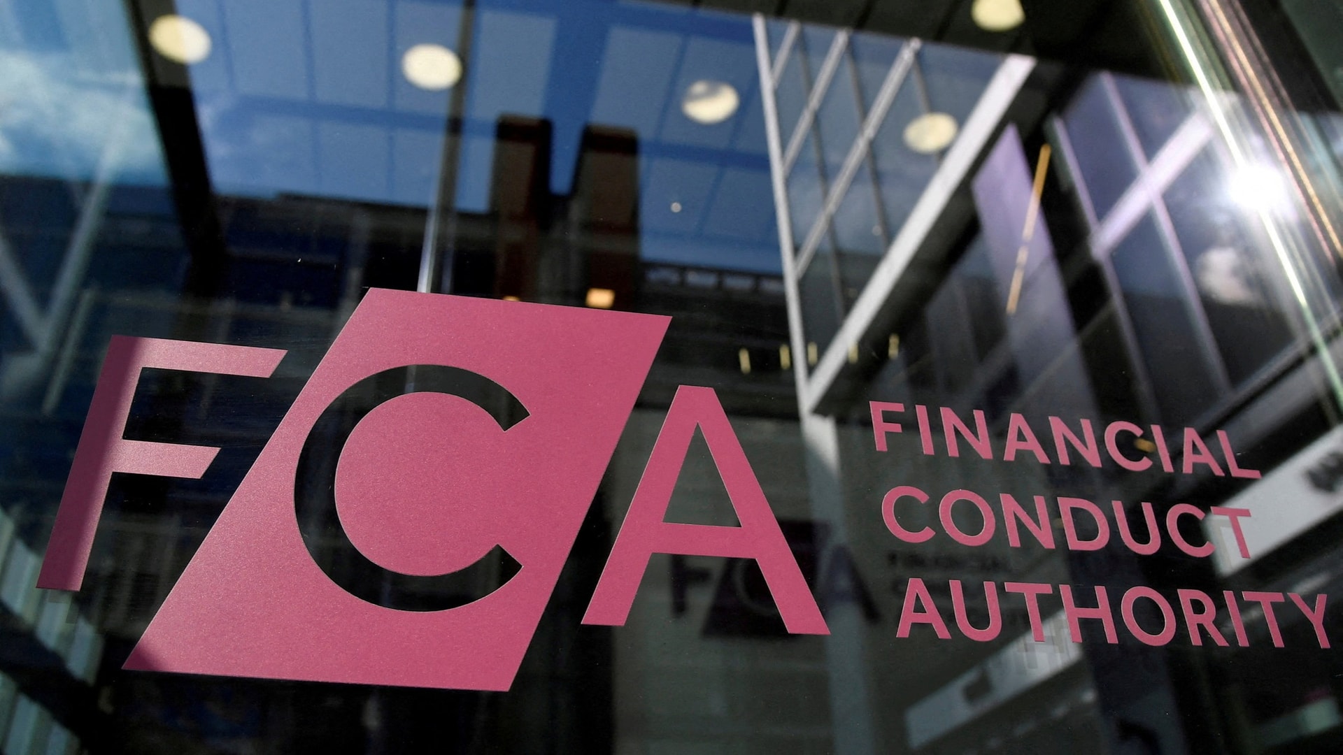 Britische Aufsichtsbehörde fordert FCA-Überprüfung von KI-Finanztools; ING erwirbt 40 % an spanischem Vermögensverwalter - The Banker