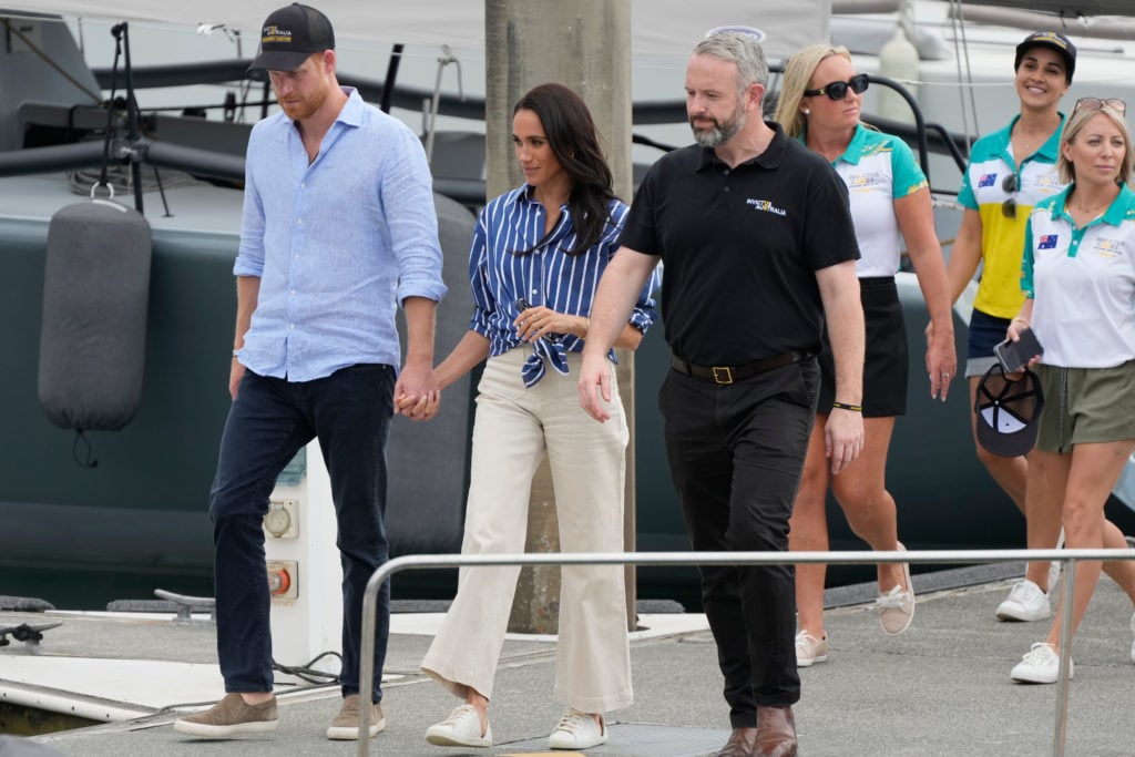 Il viaggio del Principe Harry nel Regno Unito scatena il fermento mediatico su un possibile arrivo di Meghan e dei figli