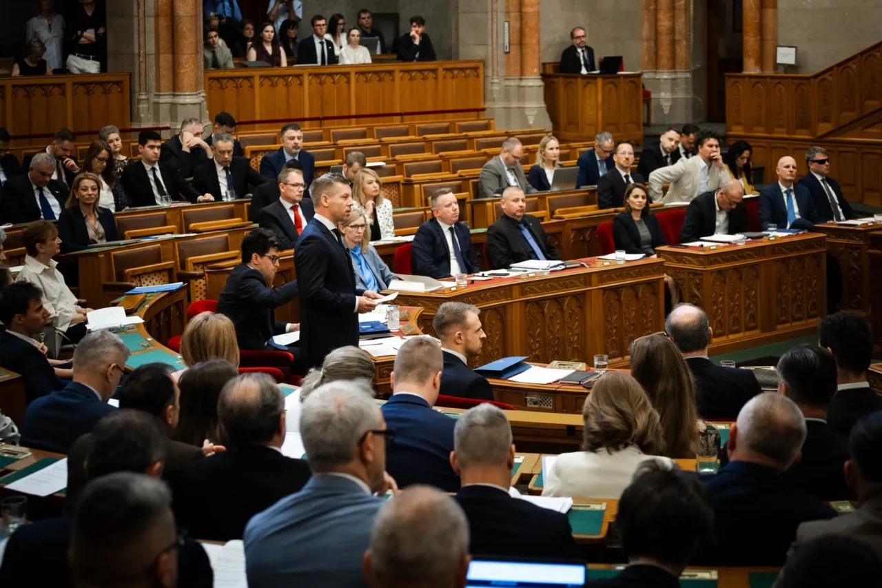 European Commission praises Hungary’s sweeping rule of law reforms but issues warning as well