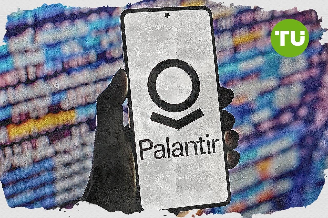 Director Alexander D. Moore insider share sale weighs on Palantir stock below $173.42 support