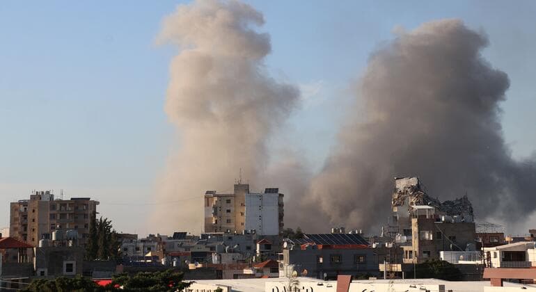 ティールへの新たな攻撃で8人が死亡、国連はレバノンの被害額を3億6,500万ドルと推定し、さらに増加
