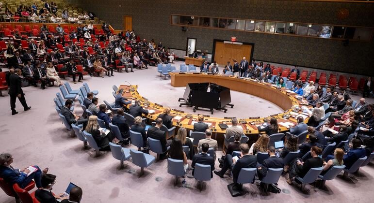 Middle East LIVE: Diplomacy in focus as US-Iran negotiations falter and strikes resume
