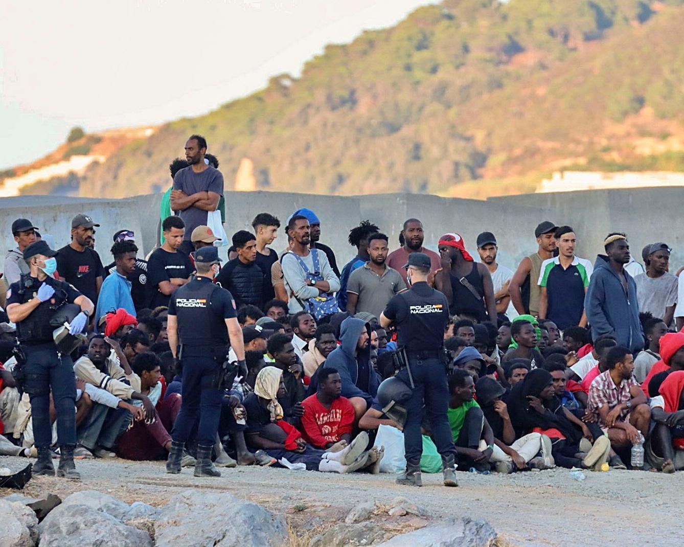 Gli eventi di Ceuta mostrano come la destra dura dell'Europa stia ora dettando il tono sull'immigrazione - AOL