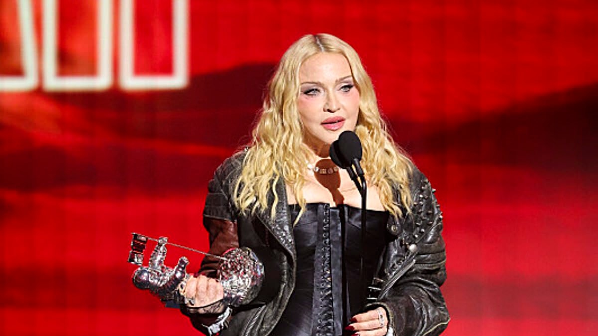 VMAs viewers urge organizers to 'pull the plug' on award show after being plagued by problems: 'It feels like a funeral'