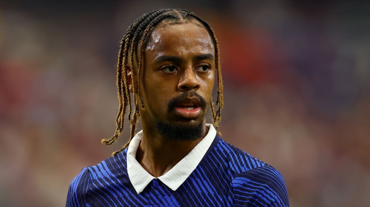 Transfer news LIVE: Liverpool 'agree' Araujo move and Man Utd announce deal