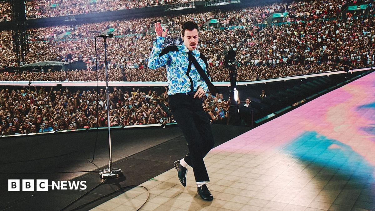 Harry Styles beats Taylor Swift's and Coldplay's Wembley records - BBC News