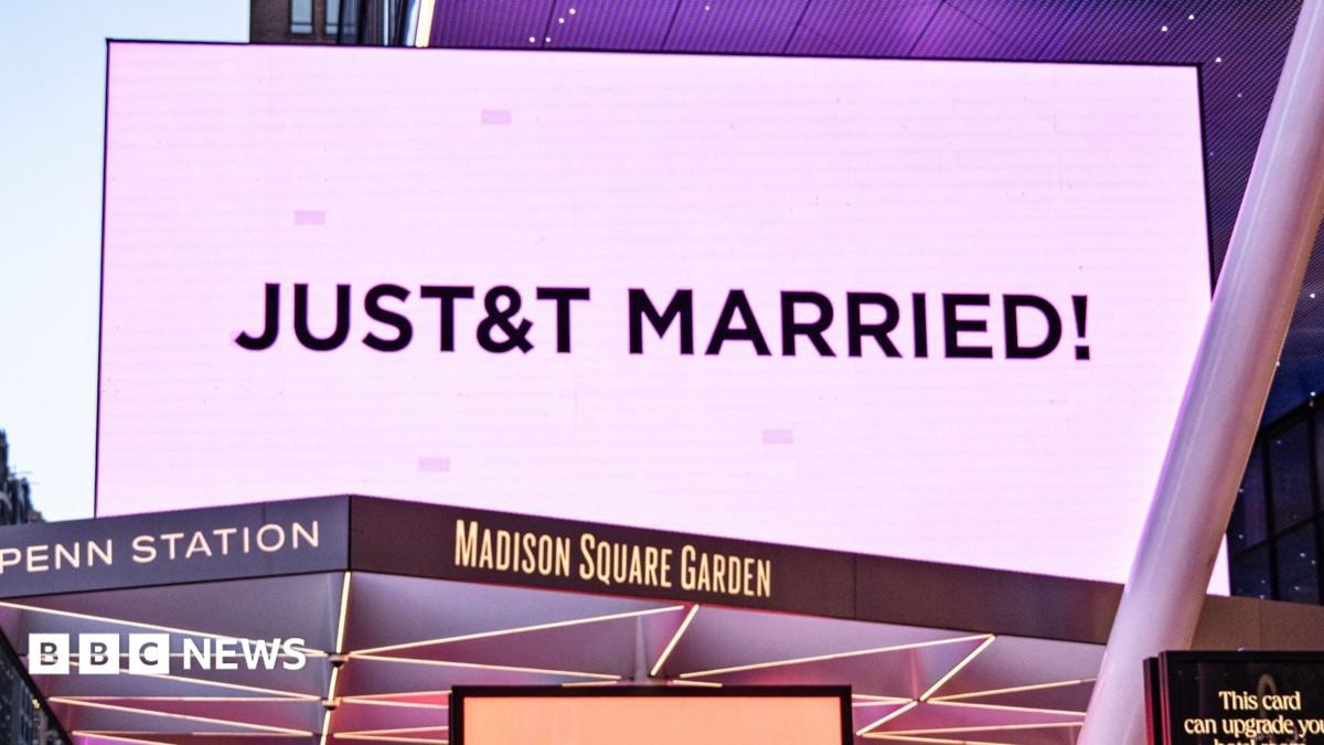 Taylor Swift and Travis Kelce marry at Madison Square Garden - BBC News