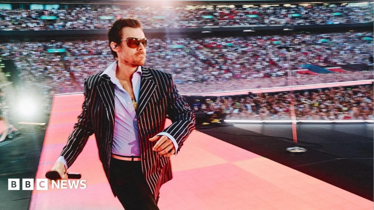 Harry Styles revisits X Factor as he kicks off Wembley residency - BBC News