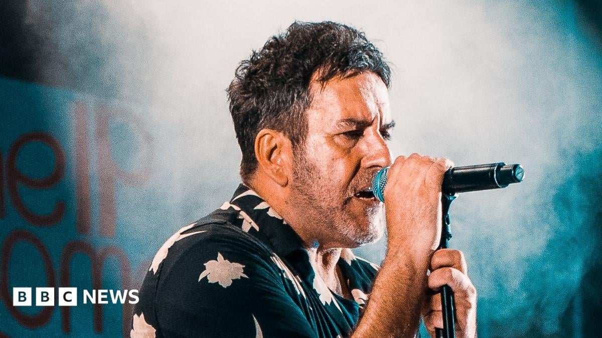 L'ultimo album in assoluto dei The Specials è 'un tributo adeguato a Terry Hall' - BBC News
